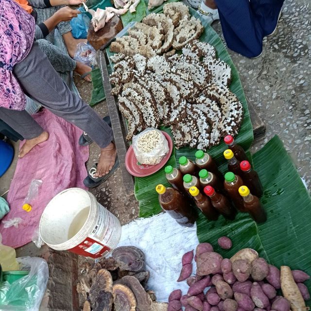 หาของกินตลาดเช้าหลวงพระบาง