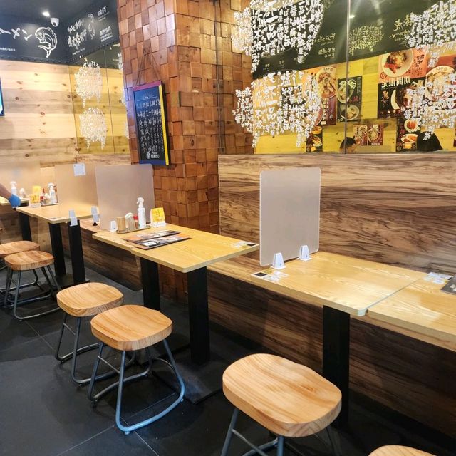 驚喜拉麵小店