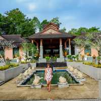 รีสอร์ทเขาหลักที่กลมกลืนกับธรรมชาติ