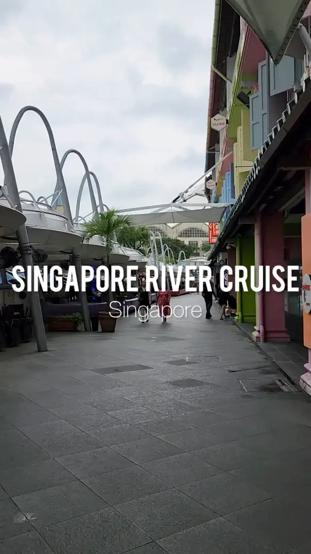 Hop on a bumboat with Singapore river cruise