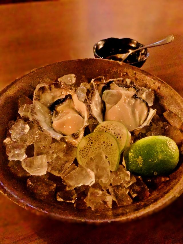 文華The Aubrey ～華麗復古風日式菜 好喜歡呢間餐廳嘅裝潢 華麗復古又不失氣派 今次被安排在餐廳最美的打卡位 相信日光會更美 但晚上🌃也份外有情調 正好浪漫🌹一吓 我哋點咗個亦月份套餐 S