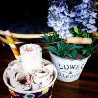 แวะคลายร้อนที่"กมลาไอศครีมโรล"@Kamala dream