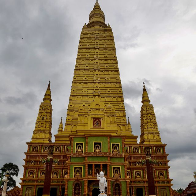 Wat Maha That Wichiramongkol