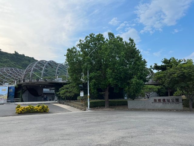 卑南文化公園 超大的十石板棺墓葬群遺址 