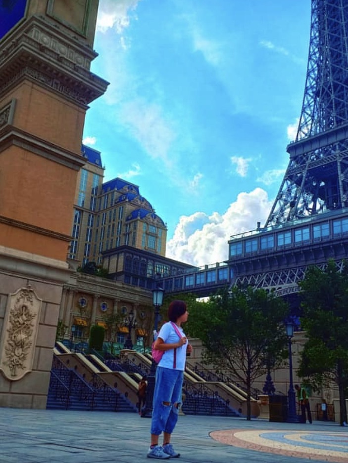 Premium Photo  China, macau - september 10 2018 - beautiful eiffel tower  landmark of parisian hotel and r