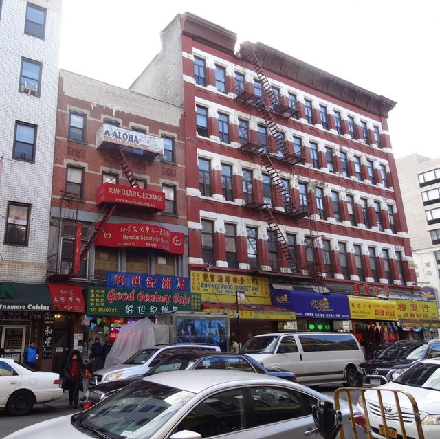 Take a stroll in Manhattan’s Chinatown