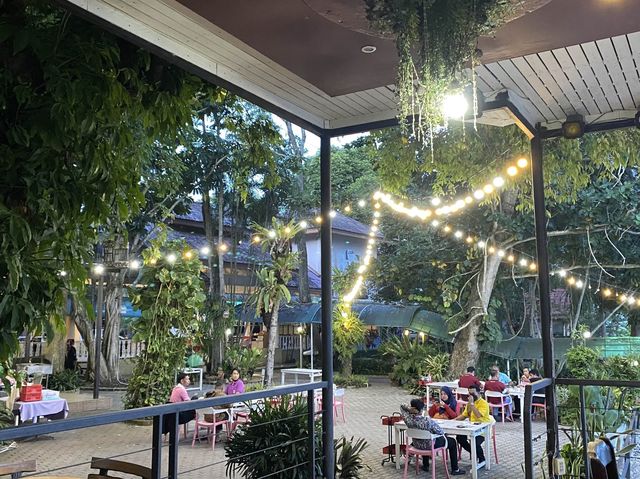 สวยอาหารริมน้ำ ร้านอาหารเก่าแก่คู่เมืองนราธิวาส