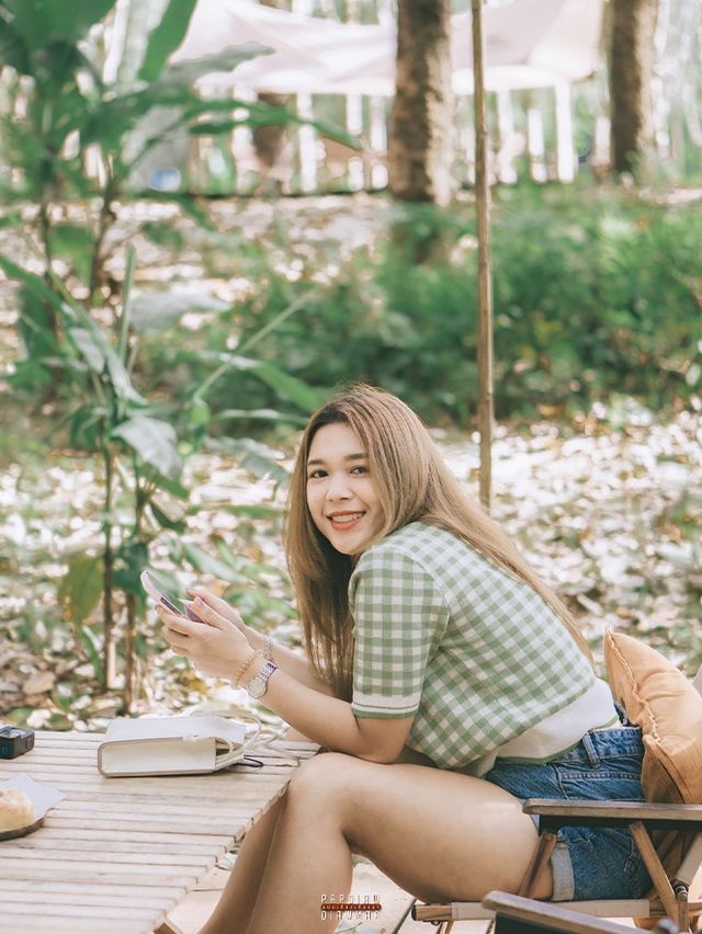 คาเฟ่แคมป์ปิ้งในสวนป่ายาง