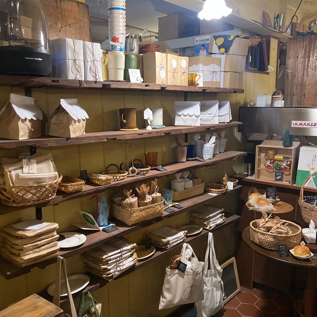 韓国/ソウル【弘大】日本風の喫茶店のような雰囲気が落ち着く🧡カフェ