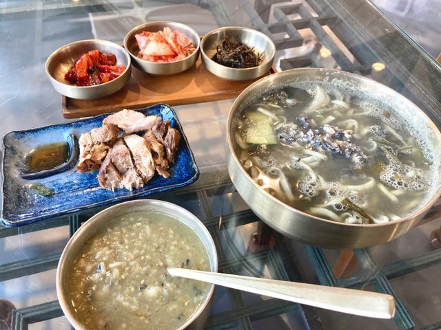멋진 풍광을 보면서 보말 가득한 칼국수 한그릇 ‘금능제면소’