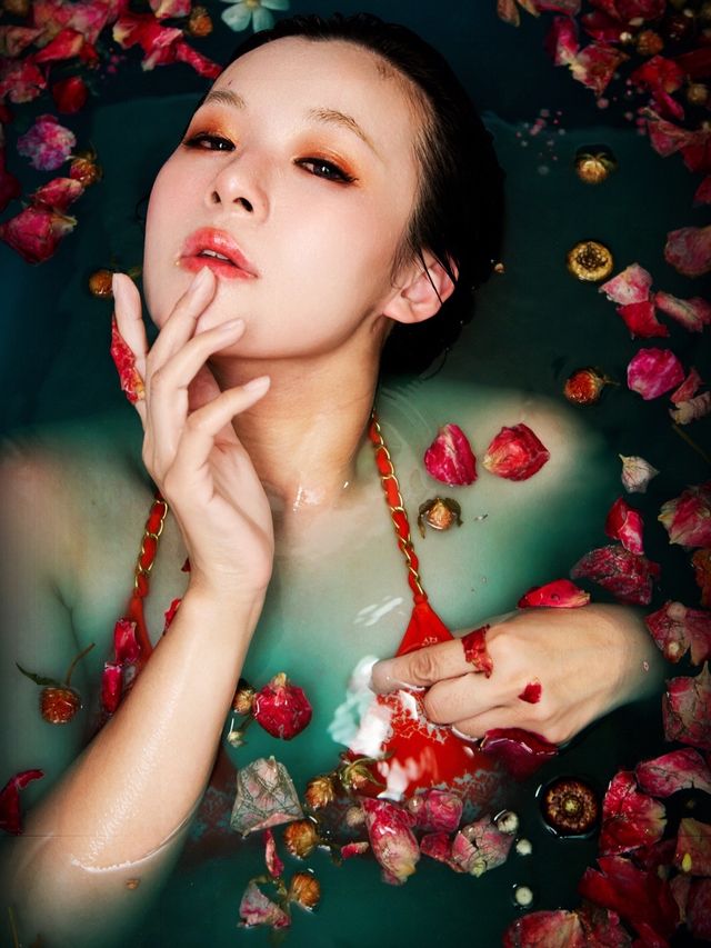 祝我生日快樂！送自己一輯浴缸生日照 