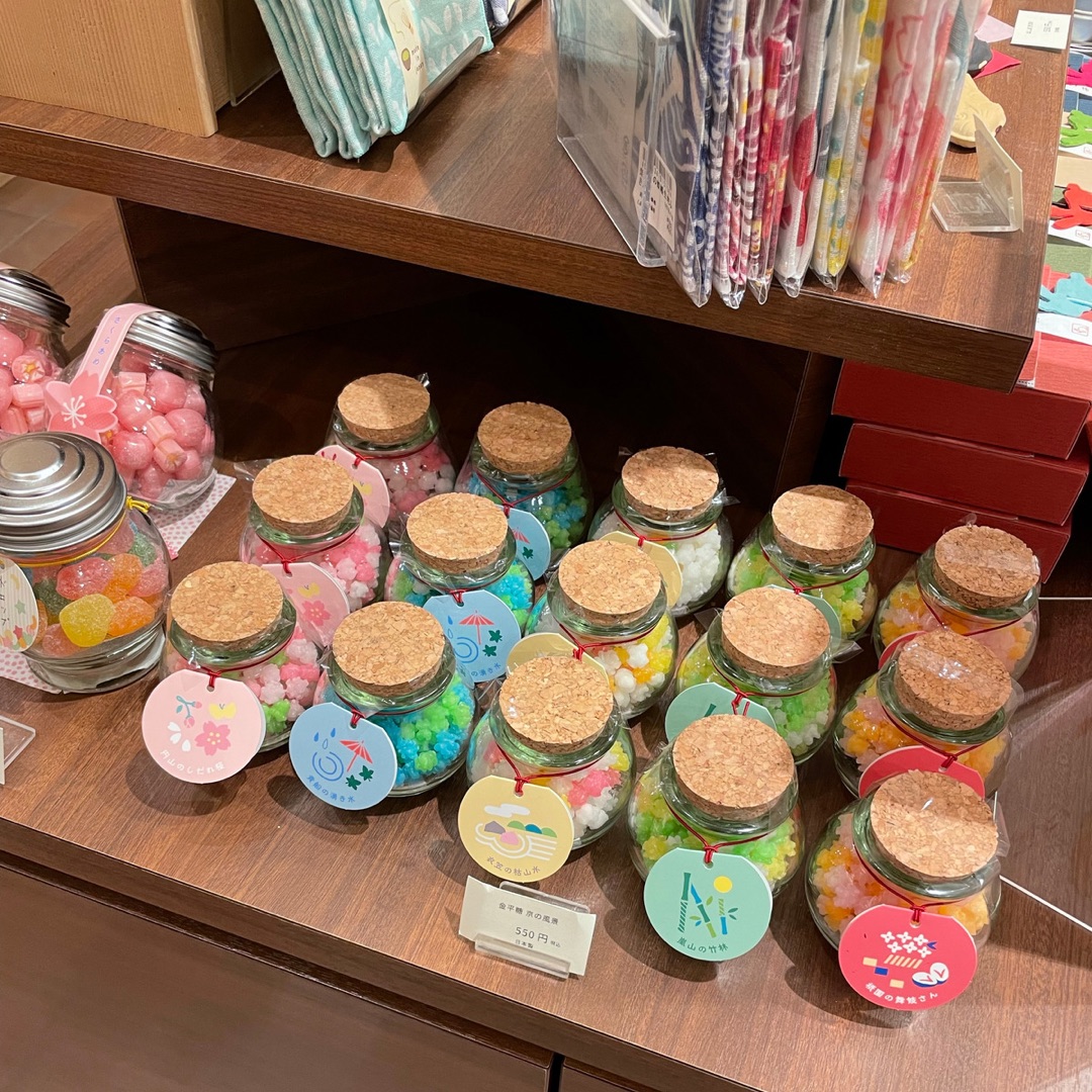 京都駅】カランコロン京都👘｜お土産にかわいい🍬🌸🇯🇵 | Trip