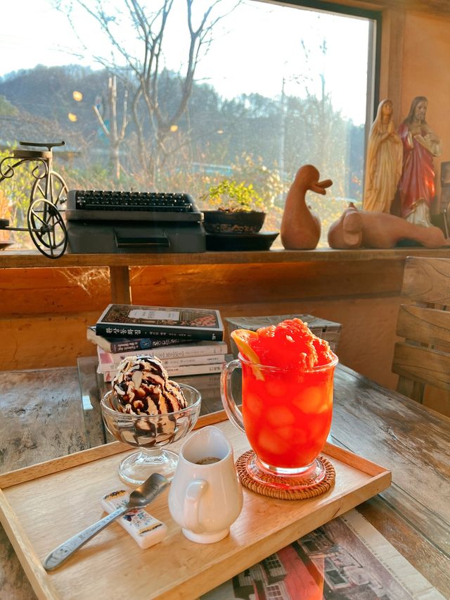 일본 애니메이션 같지만 전주에 있는 카페입니다☕️