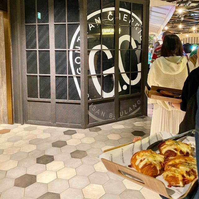 Possibly the best croissants in Hong Kong EVER 🥐 