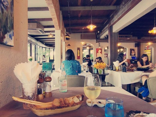 Karaarom酒店旁曼谷著名意大利餐廳 L'Oliva