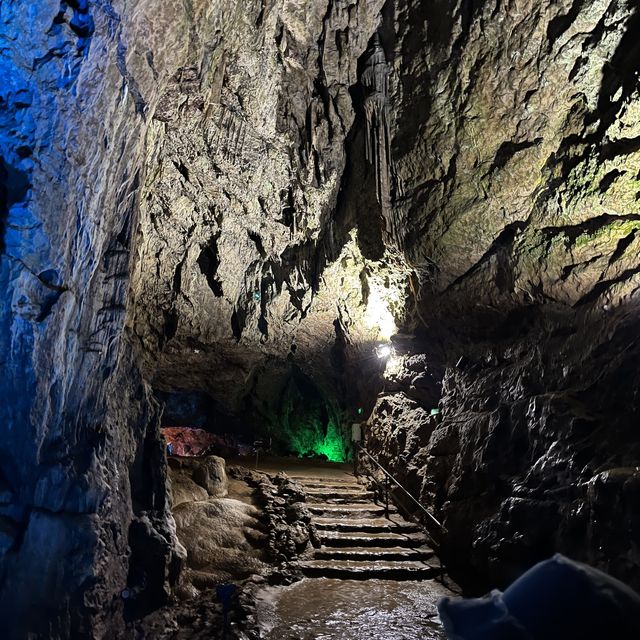 爬進英國的洞穴探險 爬進英國的洞穴探險