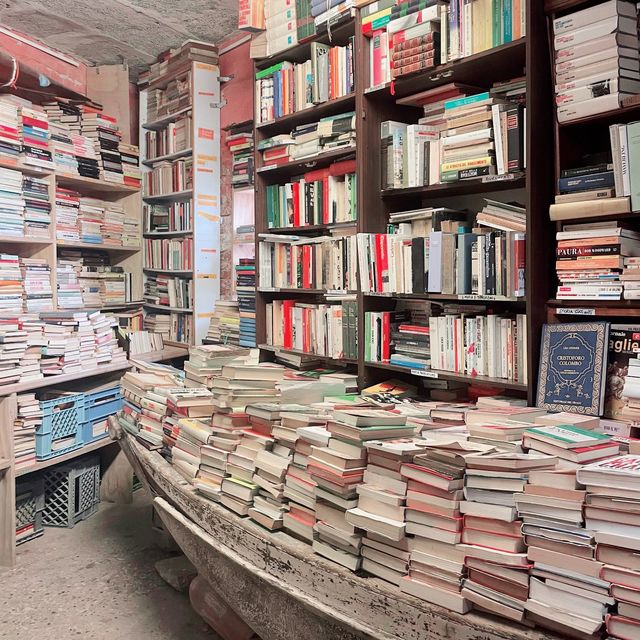 威尼斯十大必去景點之一《Librairie Acqua Alta 沈船書店》