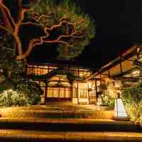 重要文化財に泊まれる 箱根三河屋旅館