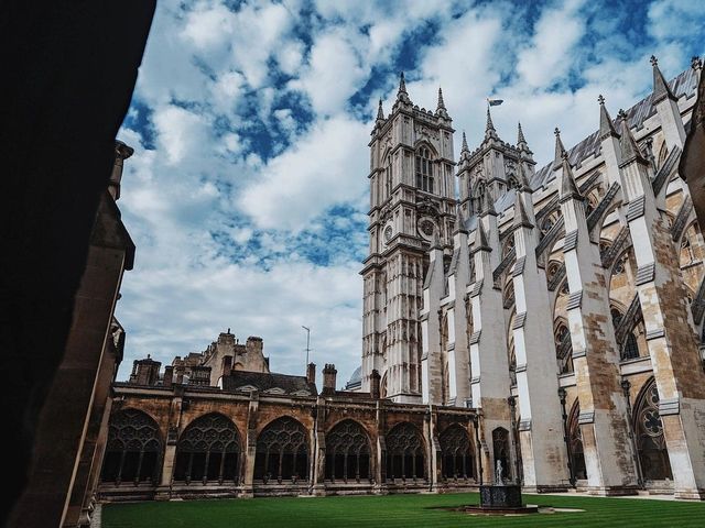 เวสต์มินสเตอร์แอบบีย์ (Westminster Abbey) 