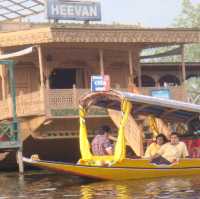 ทะเลสาบดาล (Dal Lake) แคชเมียร์