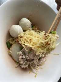 ก๋วยเตี๋ยวลูกชิ้นปลาลือชา แถวสมเด็จเจ้าพระยา