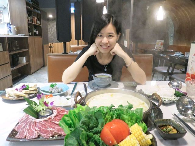 輕奢風靚料靚湯底火鍋店