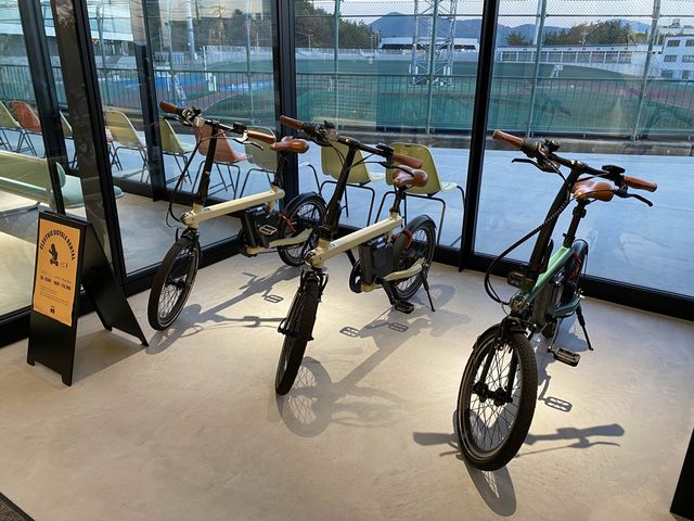日本初スタジアム一体型ホテル『KEIRIN HOTEL 10』玉野競輪場に宿泊(フロント、共有スペース)