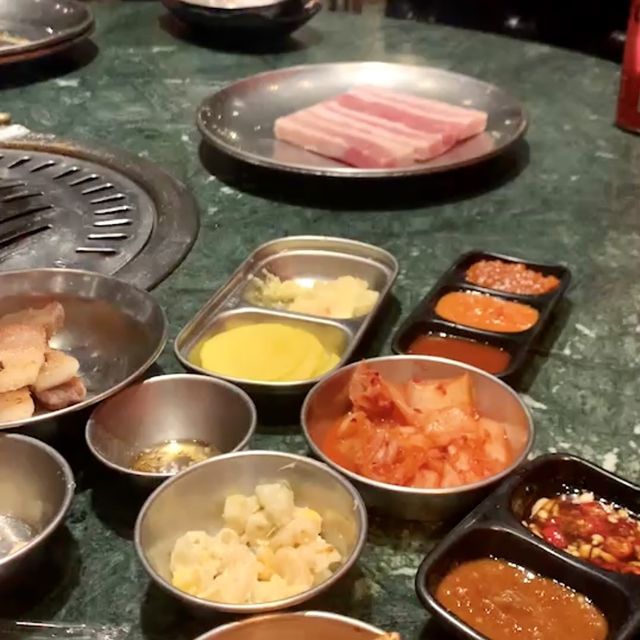 พากินหมูย่างเกาหลี Nice to meat U