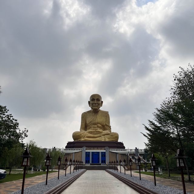 หลวงปู่ทวดองค์ใหญ่ในอยุธยา