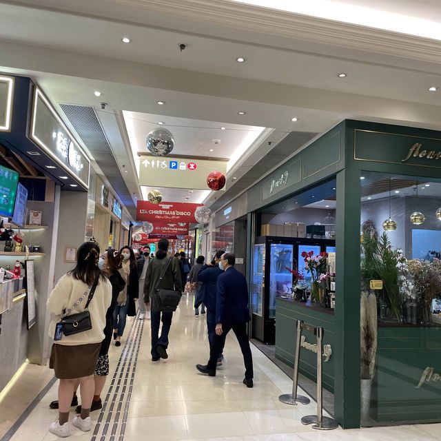 灣仔利東街
