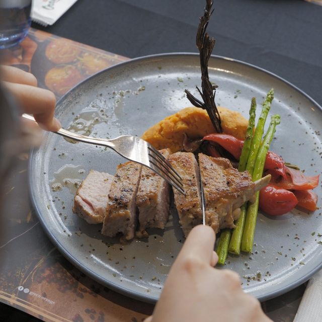 上環西餐飯堂，肉眼扒多汁又有炭香  