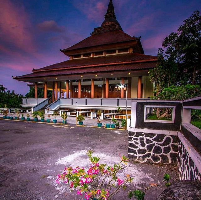 WATUGONG BUDDHAGAYA TEMPLE, SEMARANG