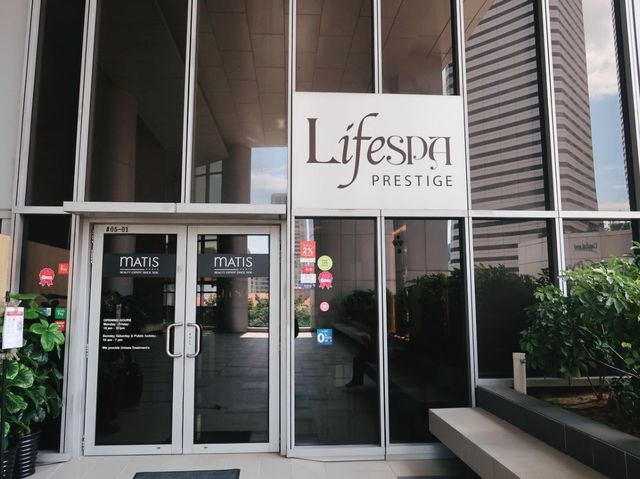 Massage at Carlton Hotel LifeSpa