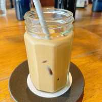自由が丘　メルボルンにインスパイアを受けたカフェ《LATTE GRAPHIC》