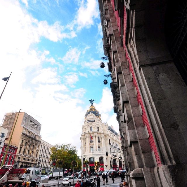 HOLA MADRID