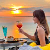 ที่พักติดริมชายหาด rooftop beachbar seafood 