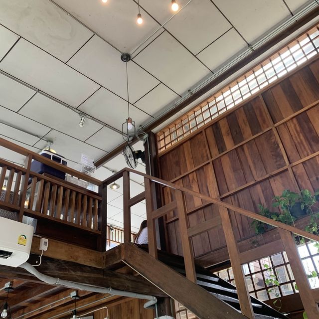 ร้านนั่งชิลกึ่งคาเฟ่ ณ มมส 💨