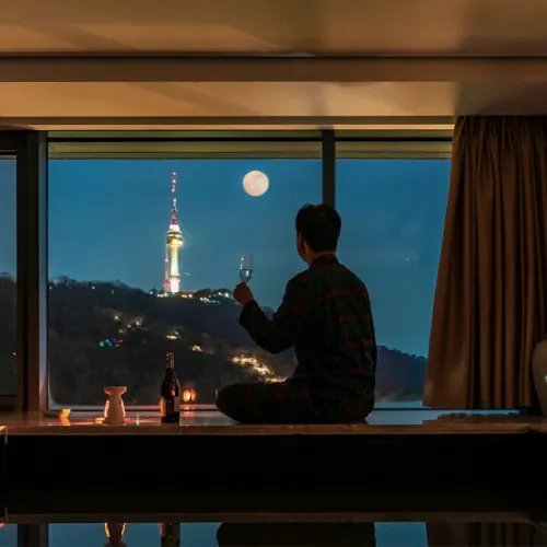 남산뷰 바라보며 스파를 즐길 수 있는 호캉스 호텔