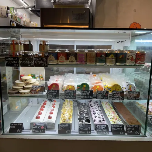 韓国/ソウル【聖水洞】カラフルな外観🌈行列ができるシナモンロールが有名な人気店!