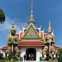 ทำบุญ ชื่นชมสถาปัตยกรรม