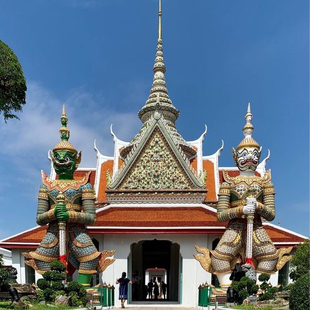 ทำบุญ ชื่นชมสถาปัตยกรรม