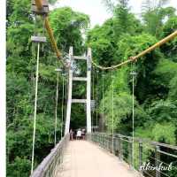 เล่นน้ำ at น้ำตก ณ “อุทยานแห่งชาติไทรโยค”