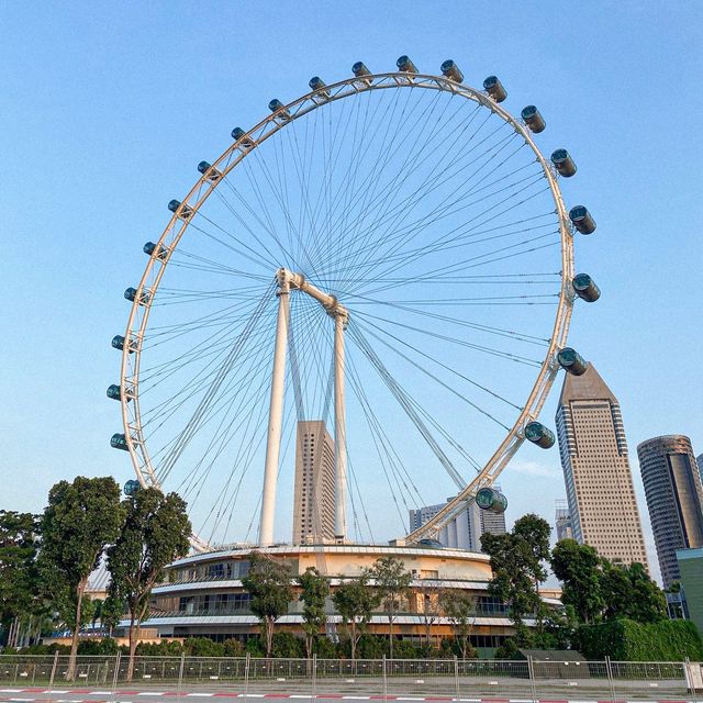 Singapore Flyer - นั่งกระเช้าชมวิวเมือง 360 องศา