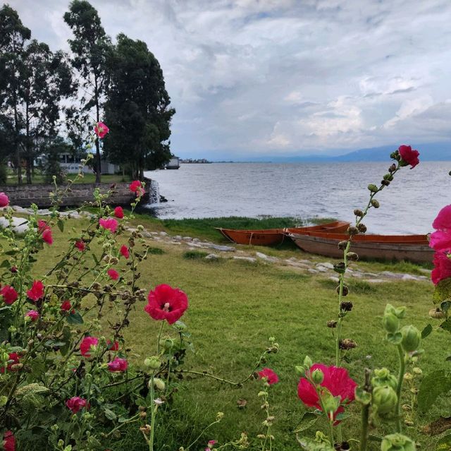 Fairy tale scenery or Erhai lake, Dali