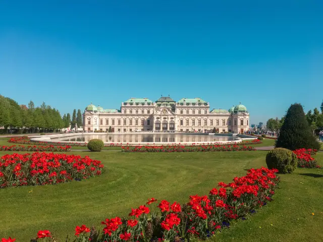 Enjoying the Sun at Schönbrunn