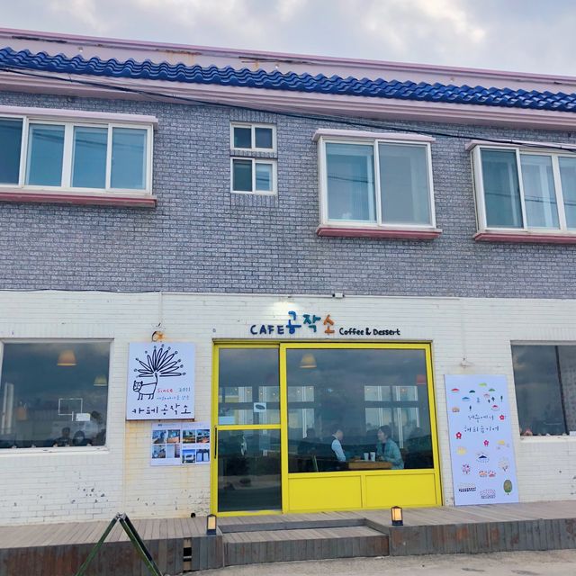 세화해변이 한 눈에 담기는 “카페공작소”