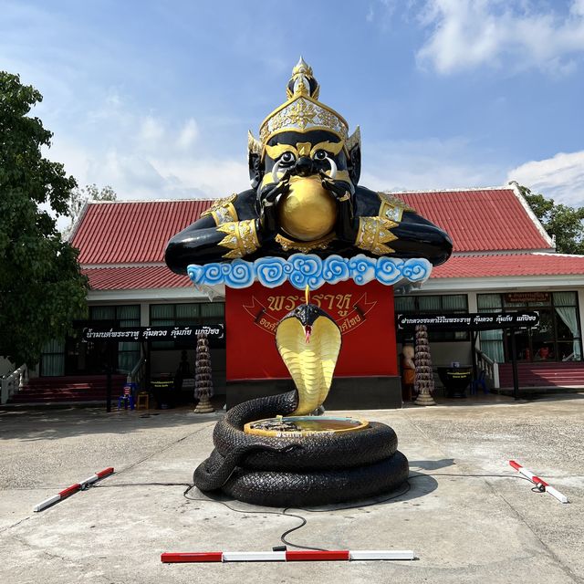 タイの有名観光スポット、ピンクのガネーシャ