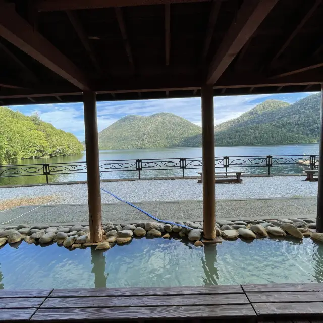 北海道然別湖　絶景を見ながら足湯