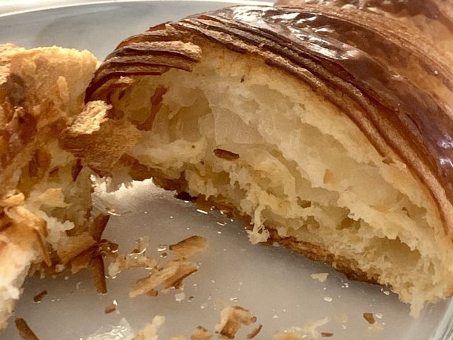《不能用文字形容的牛角包》🥐