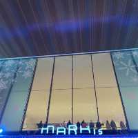 【横浜】マークイズみなとみらいのイルミネーションと紅葉のコラボレーション